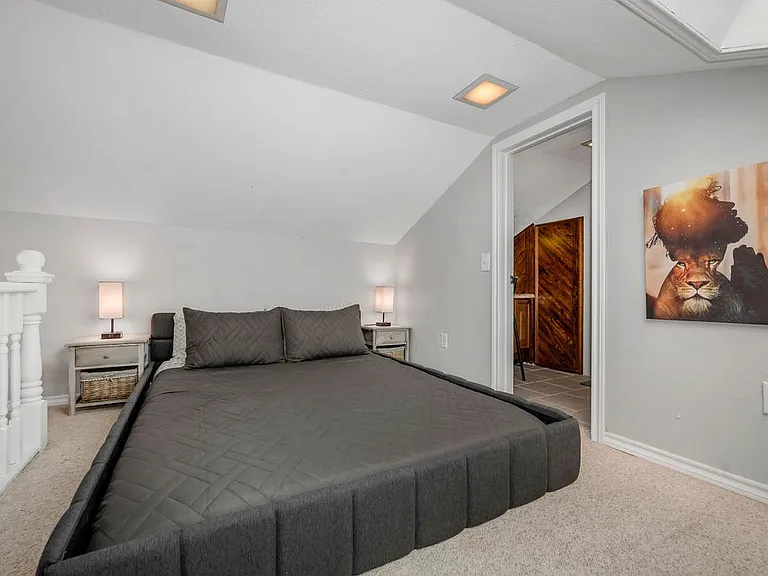 2240 Lawndale Dr — Photo 37
