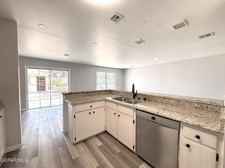 10405 Ashwood Dr #A — Photo 16