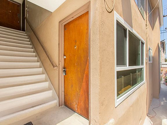 5th image of 930 N Stanley Ave APT 4