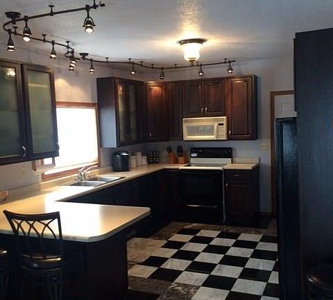 3rd image of 521 N Antelope Ave