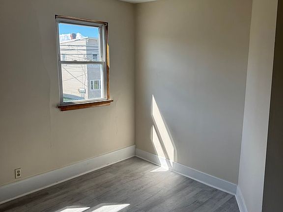 5th image of 1114 E 25th St
