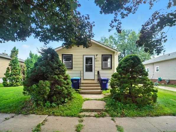 219 2nd Ave NE, Oelwein, IA 50662