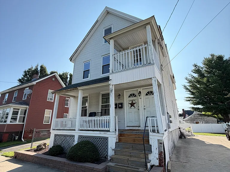 10 Taylor Ave #10 — Photo 1