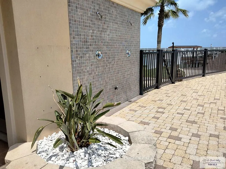 301 E Houston St #1201 — Photo 11