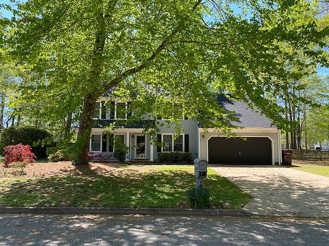 2nd image of 805 Woodcott Dr