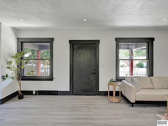 2nd image of 3519 Woodbine Ave