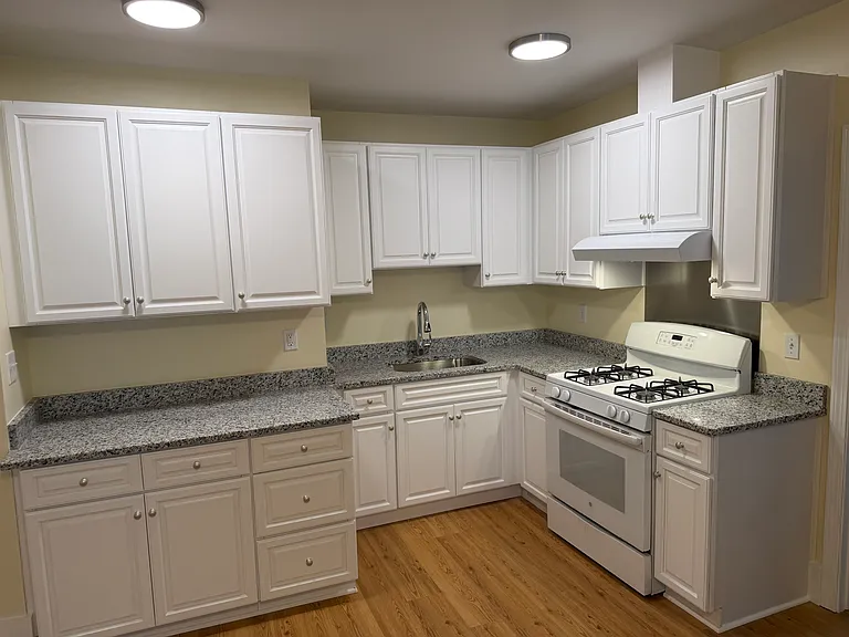 35 Deane St #3W — Photo 4