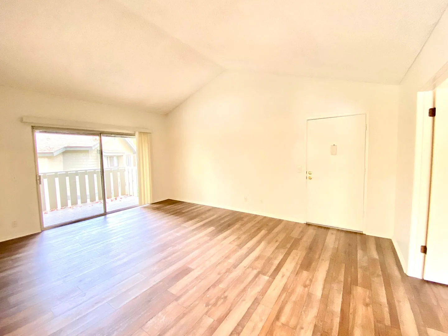 Upstairs 1-Bedroom Condo in Quail Creek Pool View & Balcony — Photo 4