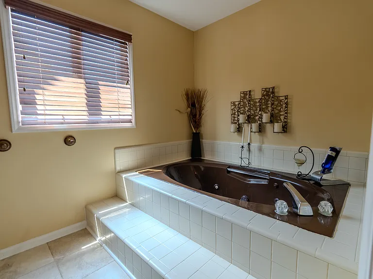 256 Greenbay Rd — Photo 10