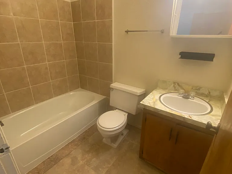 321 Withers St #13 — Photo 6