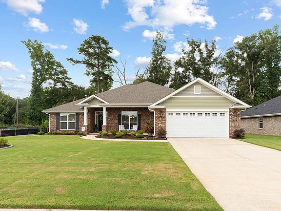 3rd image of 752 Jamestown Cir