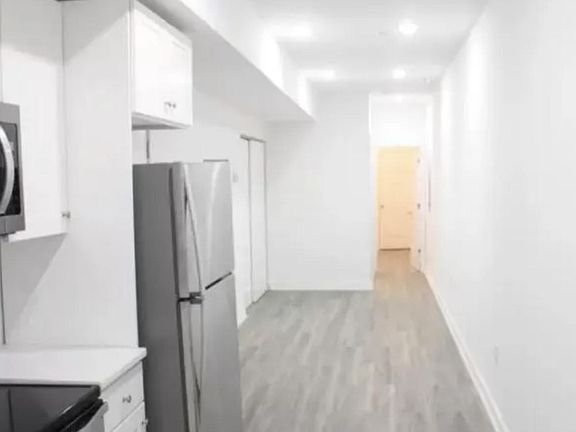 4th image of 3424 Wallace St #B