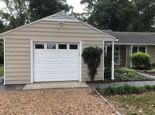 48 Clifton Ave, Kilmarnock, VA 22482