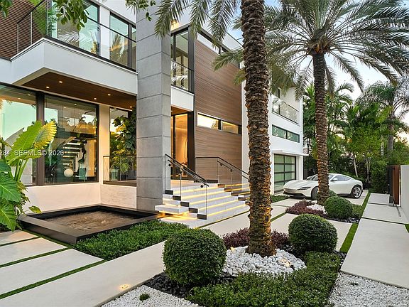 4th image of 790 Lake Rd