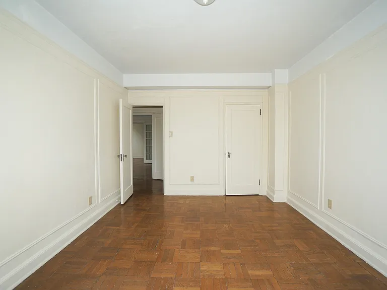 Arlington Apartments — Photo 34