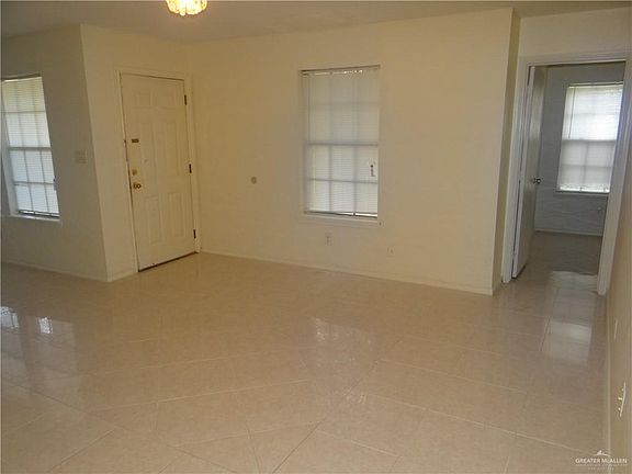 3rd image of 806 E Stonegate Dr