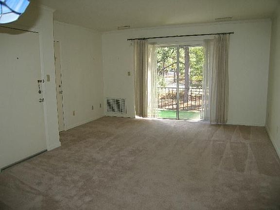 5th image of 104 Knollwood Village