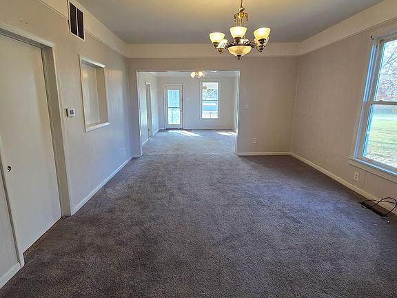 3rd image of 300 Richmond Ave