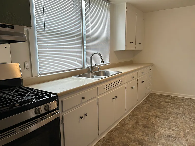 962 Charter Oak Ave — Photo 10