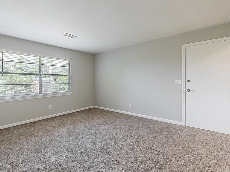 Donnelly Court — Photo 4
