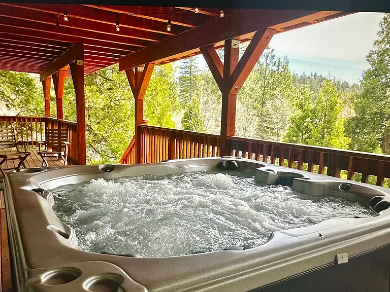 Jacuzzi on lower deck