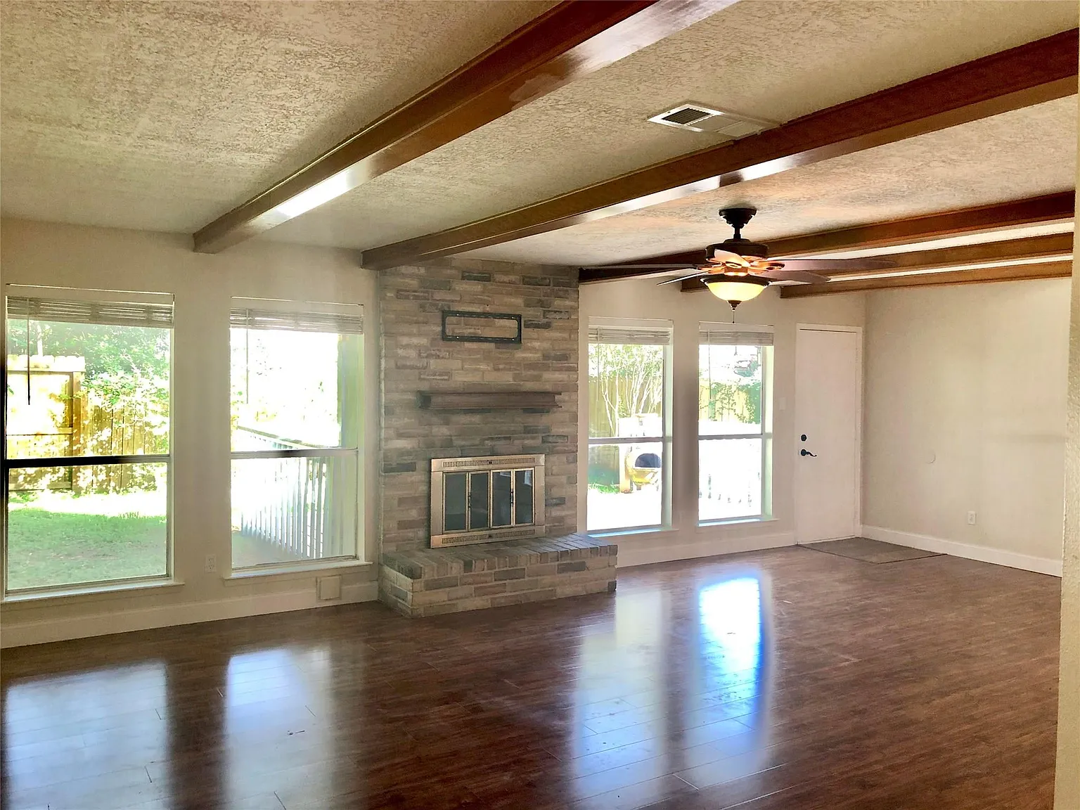 3 bed, 2.0 bath, 1718 sqft, $1,875 — Photo 2