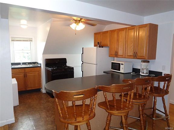 4th image of 92 Emmalon Ave