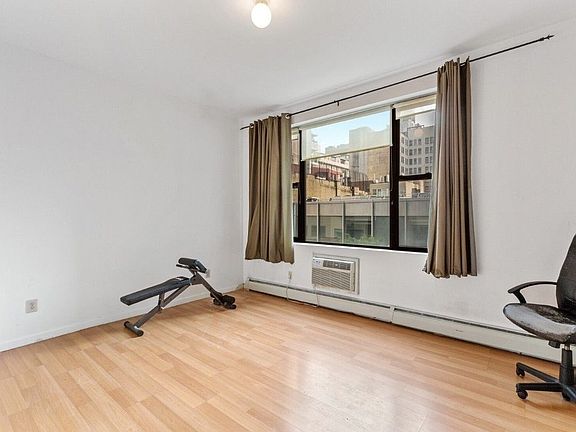 4th image of 113 E 18th St #4