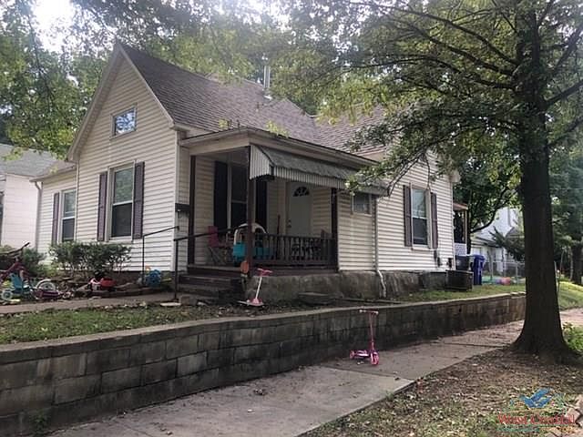 2nd image of 923 W 5th St