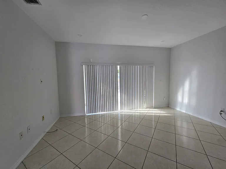 10924 SW 182nd Ln — Photo 7