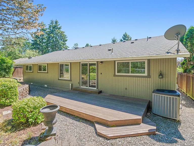 2133 SW Marigold St — Photo 27