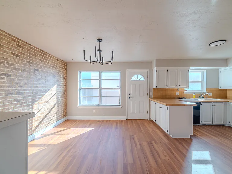 3326 Rock Creek Way — Photo 5