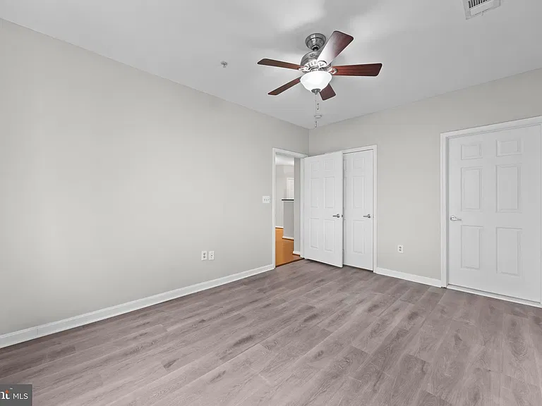 801 S Greenbrier St #215 — Photo 29