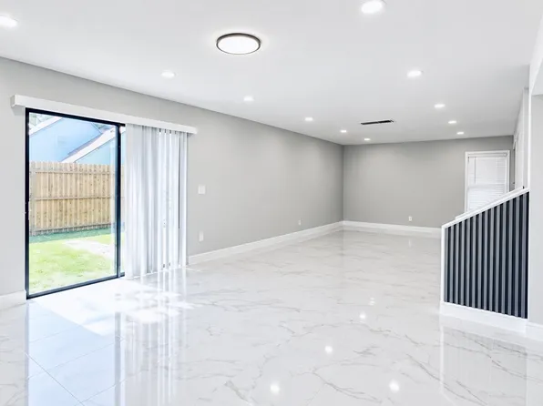 12414 Touchton Dr APT 98, Tampa, FL 33617