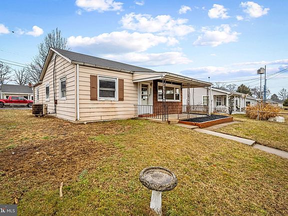 3rd image of 1318 Wilson Point Rd