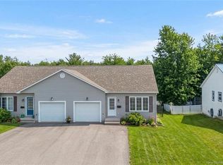 4 Dawson Dr, Oromocto, NB E2V4S7