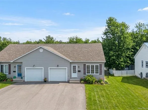 4 Dawson Dr, Oromocto, NB E2V 4S7