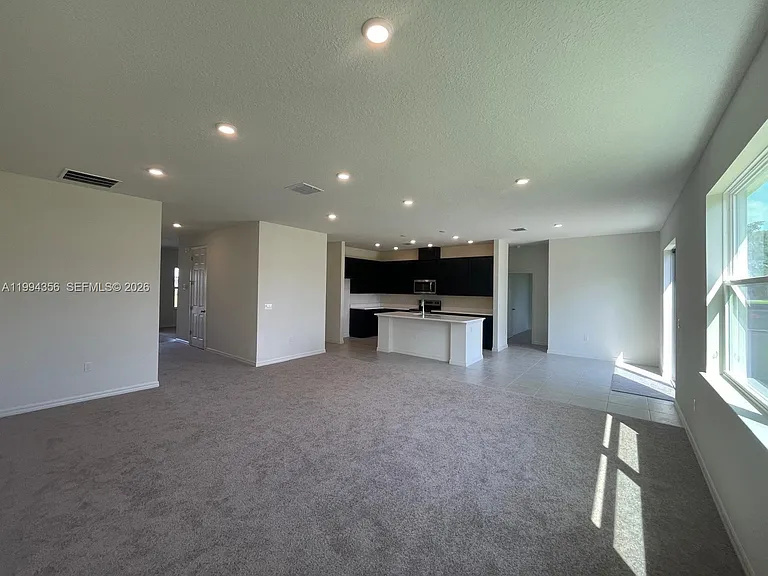 2133 SE Flanders Rd — Photo 4