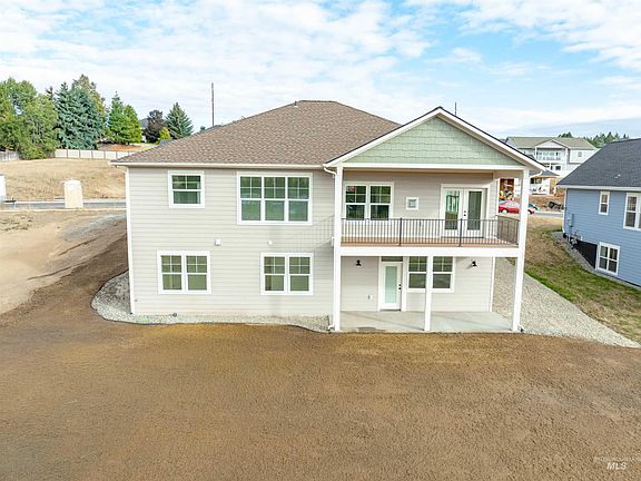 3rd image of 2815 Wildrose Dr