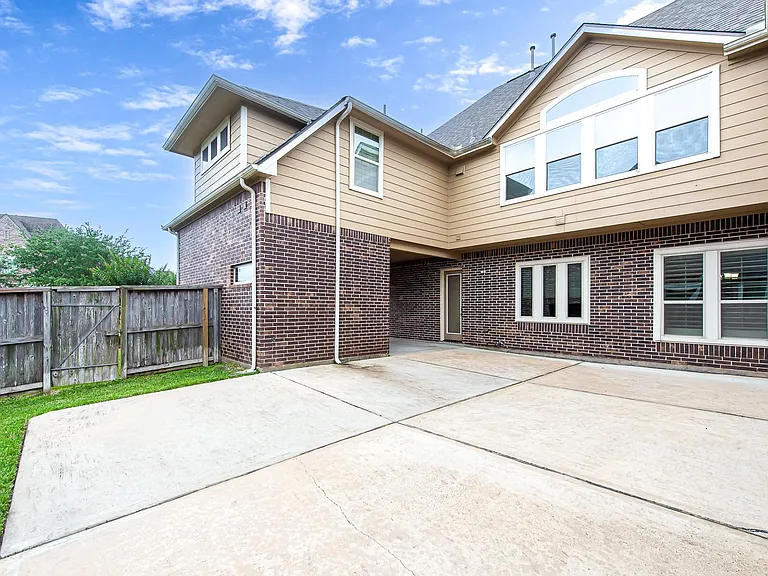 17430 Aberdeenshire Dr — Photo 35
