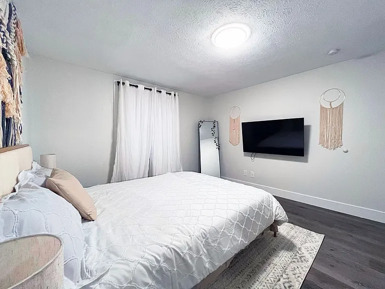 Pine Grove Apartments — Photo 6