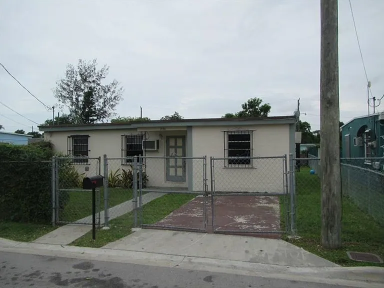 1446 NW 7th Pl #0 — Photo 4