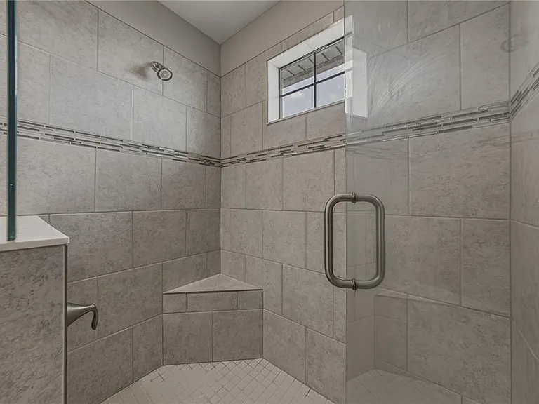 14633 Red Castle Ave — Photo 48