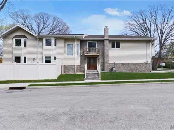 132 Lord Ave, Lawrence, NY 11559