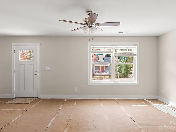 3rd image of 616 E Maple Ave
