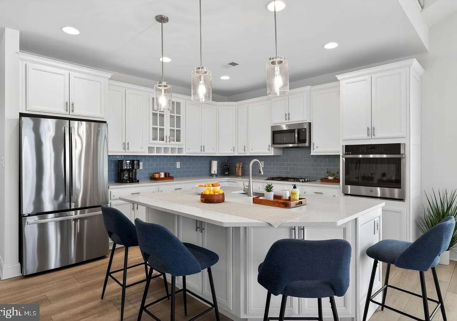 4 bed, 5.0 bath, 4038 sqft, $2,995 — Photo 3