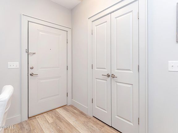 4th image of 2501 Bienville Blvd #424