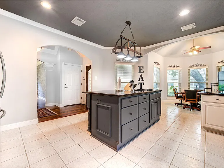 1811 Emerald Green Dr — Photo 8