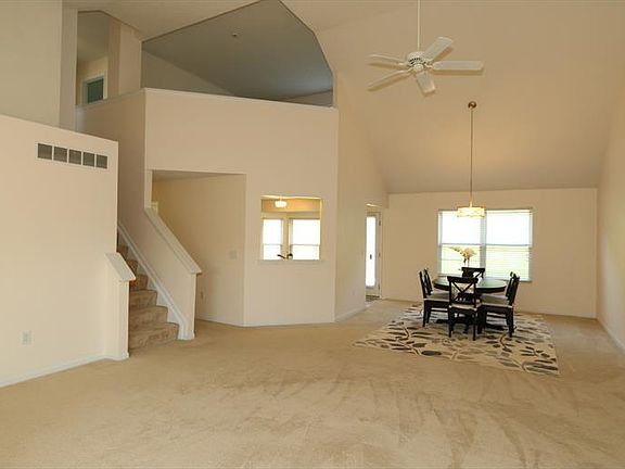 5th image of 452 Lake Front Dr