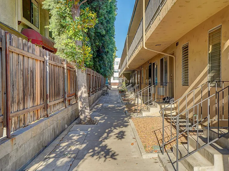 5330 Corteen Pl — Photo 21